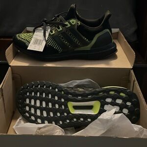 Adidas Ultraboost men’s size 7 brand new with tags in box.